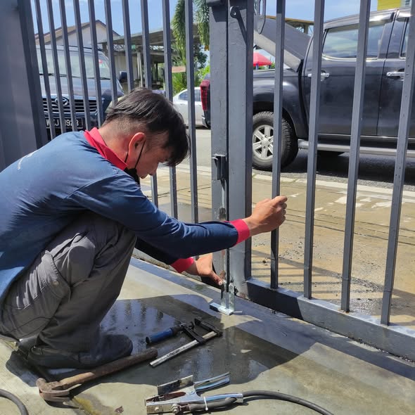 CISCOM technician installing an autogate