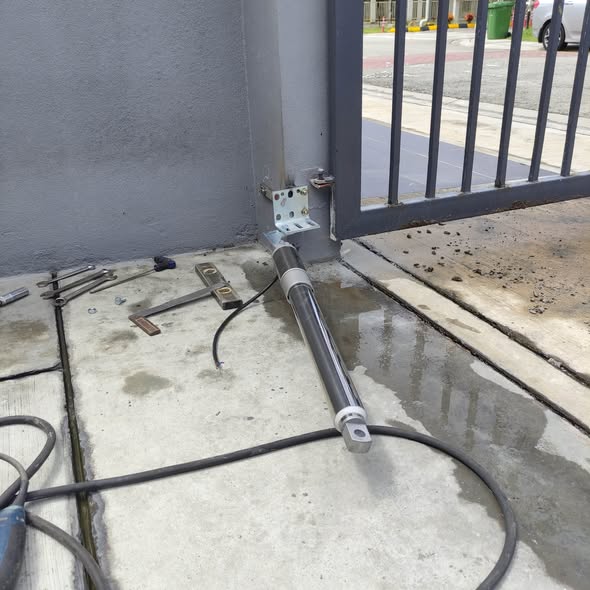 Sistem factory gate CISCOM